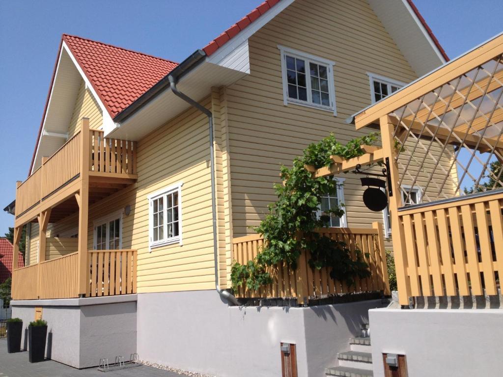 Haus Stoertebeker Appartements - Hotel Garni, Seebad Lubmin Esterno foto